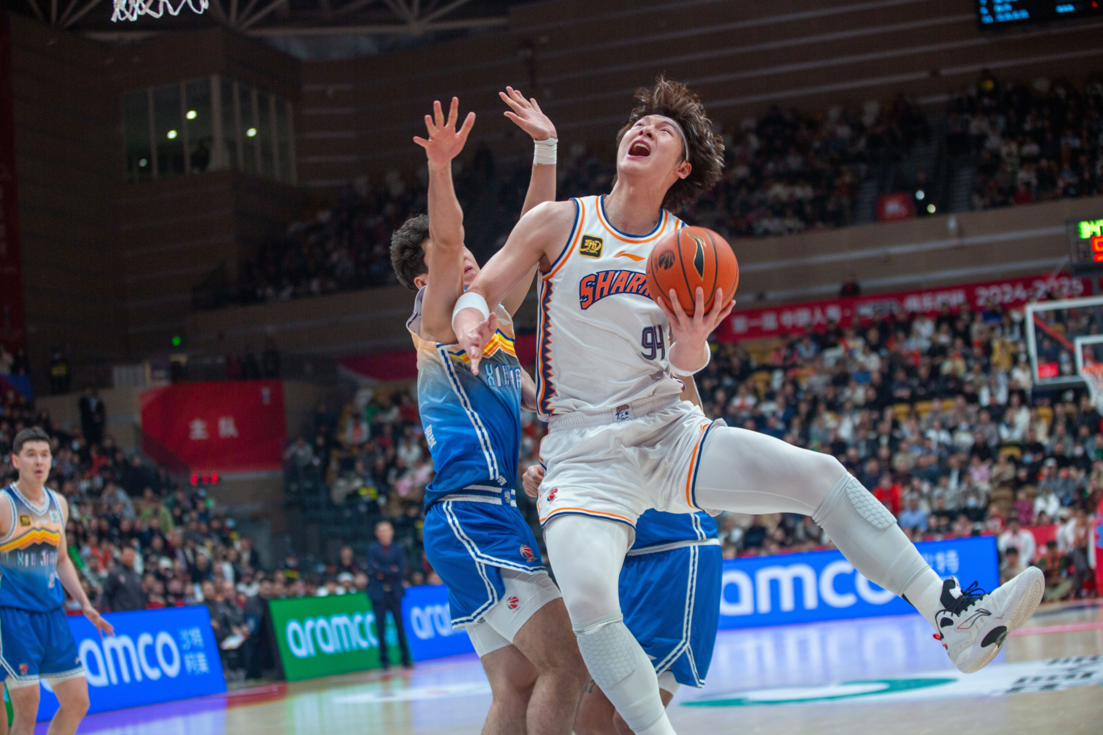 国际比赛日突围战来临；山东男篮围绕法甲战术微调；更衣室稳定；身体对抗强度拉满的简单介绍