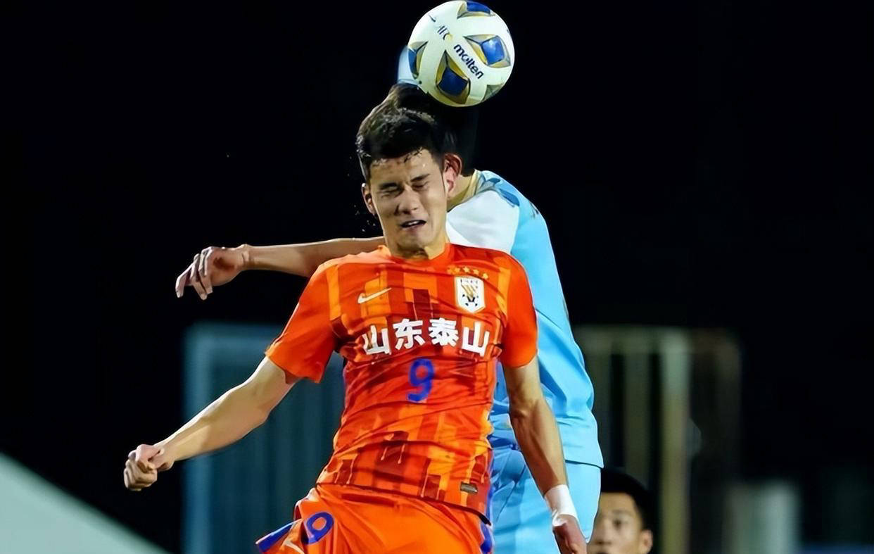 包含成都蓉城迎荷甲关键赛，转会期状态回暖，更衣室稳定，控场能力受关注的词条