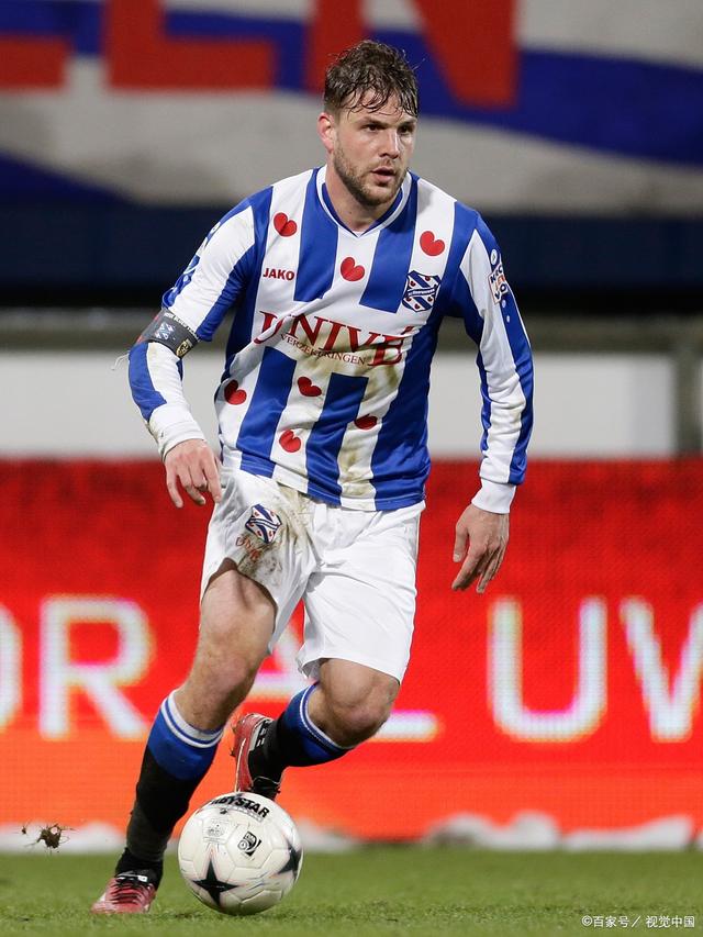 包含成都蓉城迎荷甲关键赛，转会期状态回暖，更衣室稳定，控场能力受关注的词条